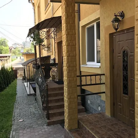 L'vovskaia Guest house *